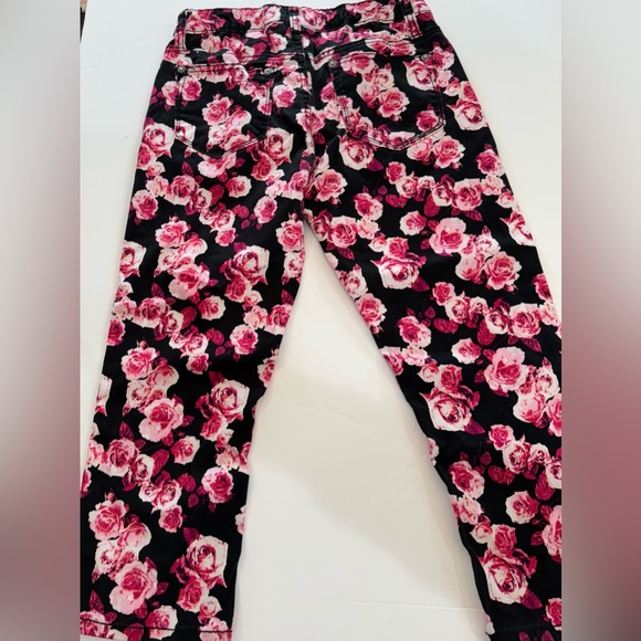 Girls (12) Rose themed crop pants - Picture 2 of 6